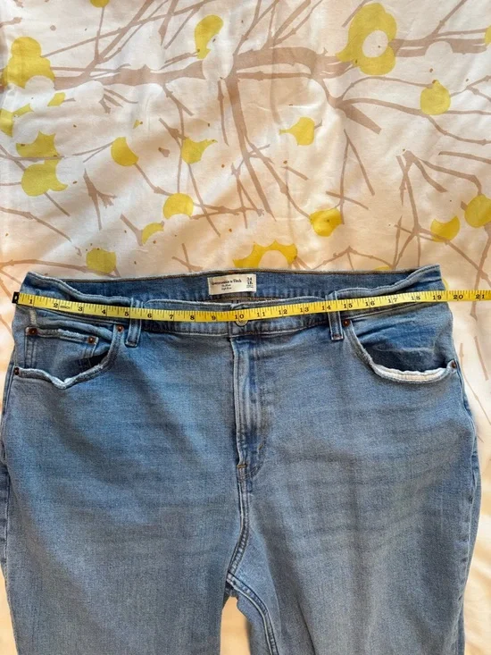 Abercrombie & Fitch Light Blue High Rise Mom Jeans - Picture 6 of 8